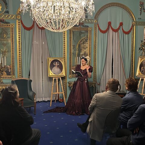 Monodrama "Ich, die Herzogin" im Grünen Saal des Branitzer Schlosses, © Kamil Jągowski - Fachbereich Kultur Stadt Cottbus/Chóśebuz