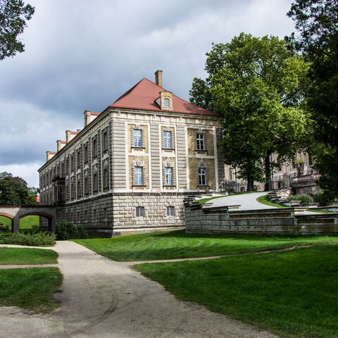 Trockener Schlossgraben mit gemauerter Brücke, Foto: Adam Żyworonek
