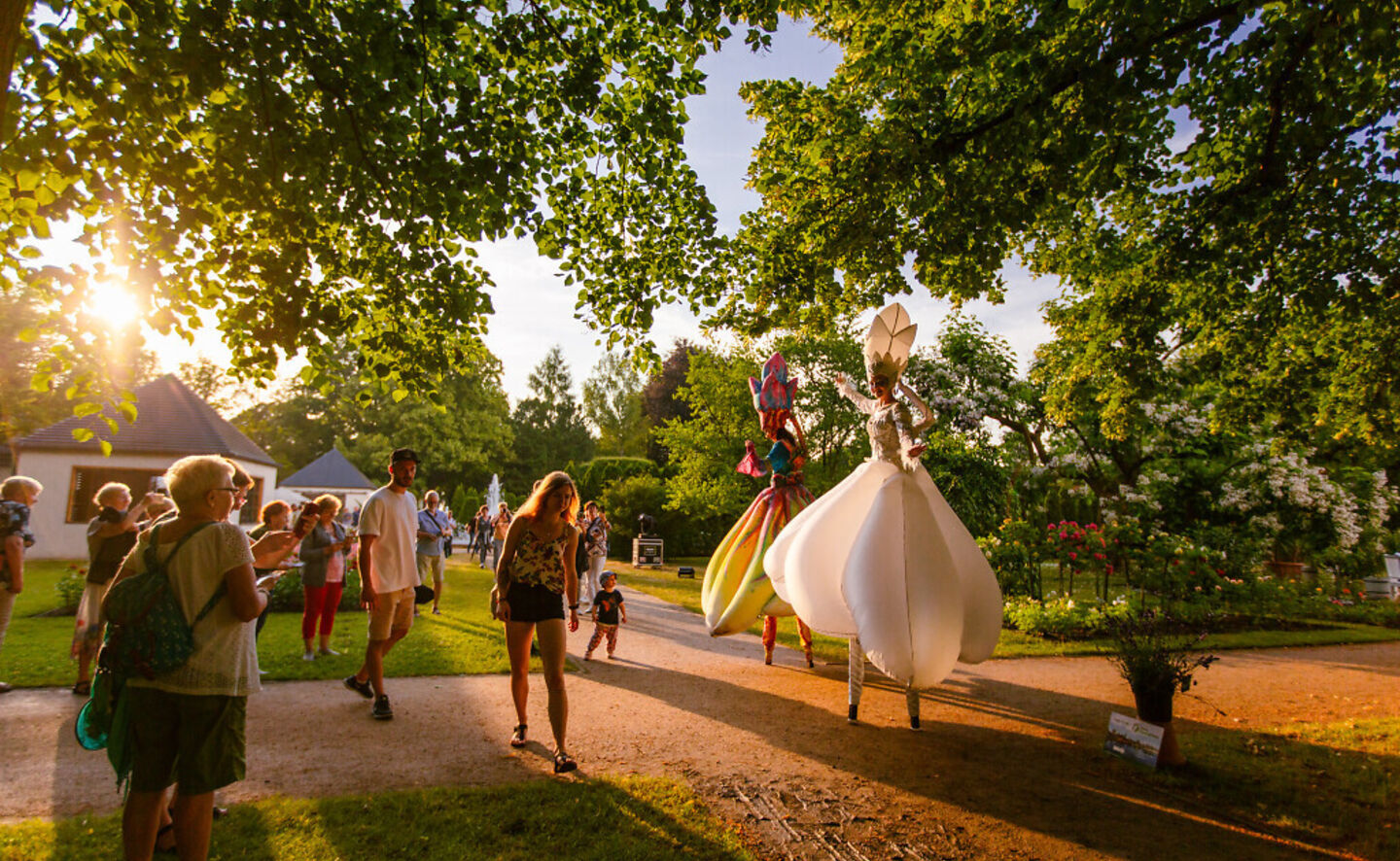 Romantikpark mit Kleinkunst während der Rosengartenfesttage, © PatLografie - Patrick Lucia