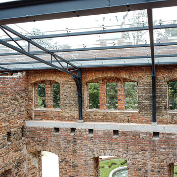 überdachte Schlossruine in Zatonie, © Władysław Czulak / Urząd Miasta Zielona Góra