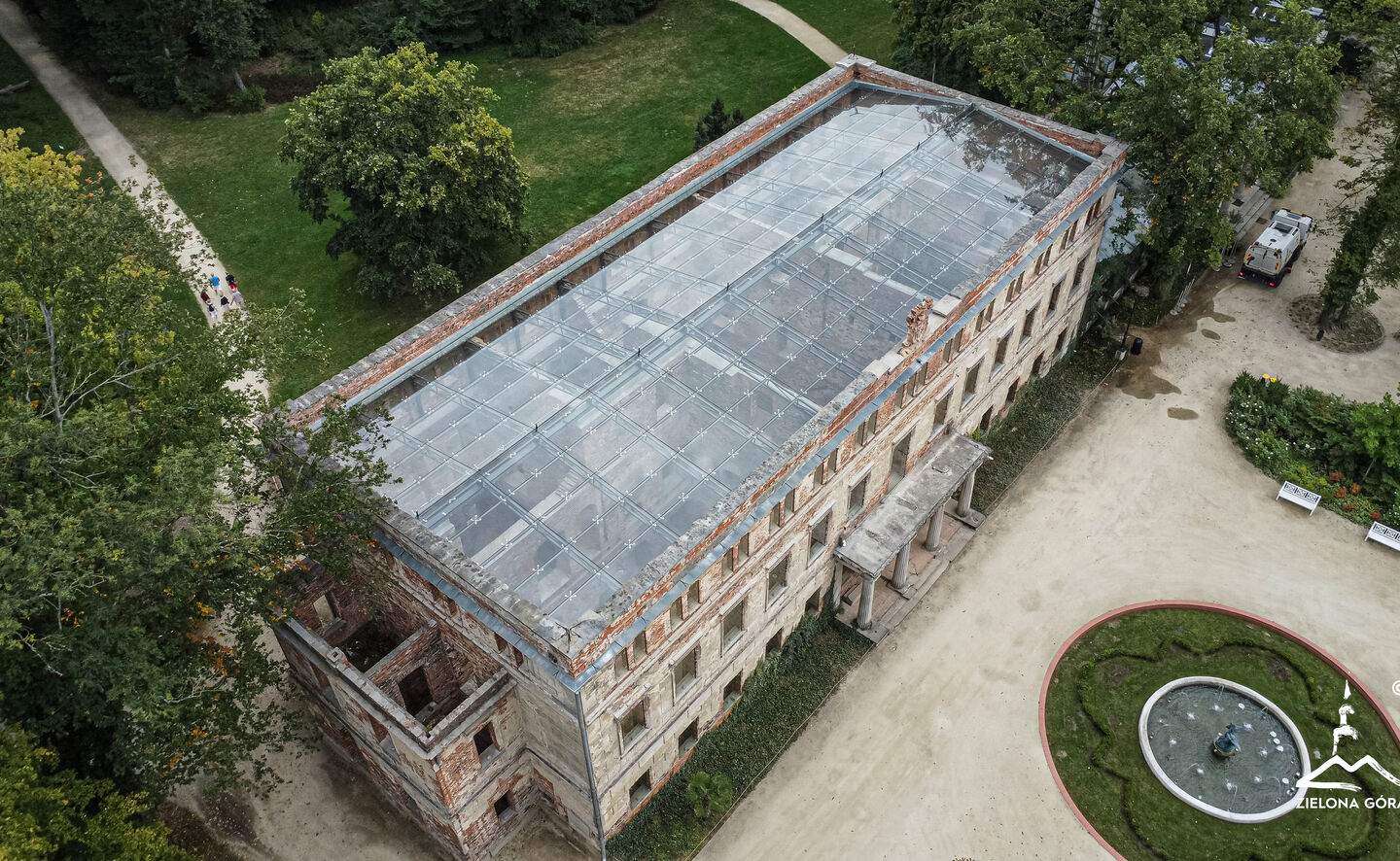 überdachte Schlossruine in Zatonie, © Władysław Czulak / Urząd Miasta Zielona Góra
