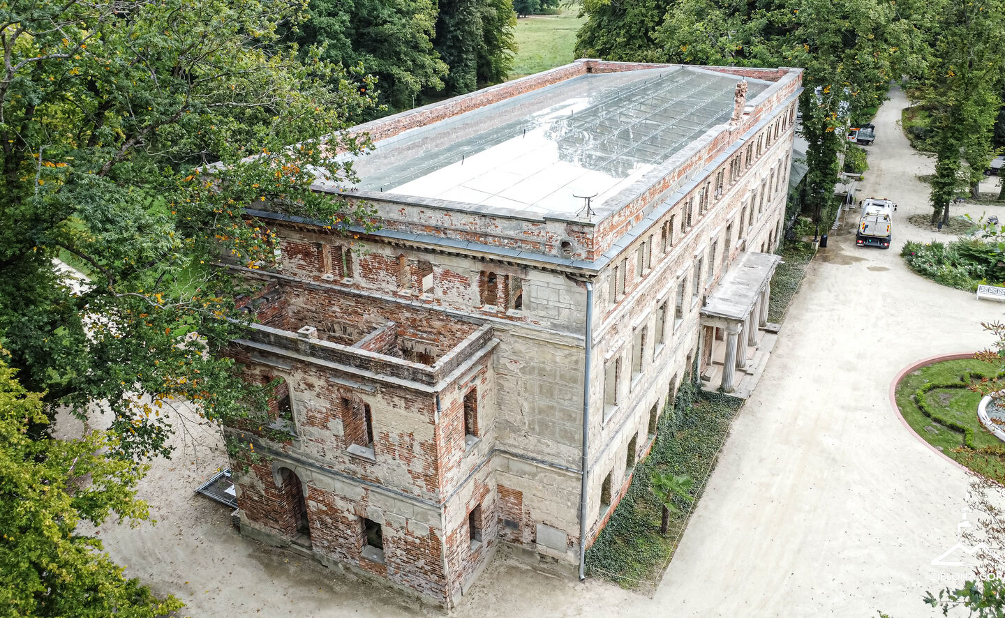 überdachte Schlossruine in Zatonie, © Władysław Czulak / Urząd Miasta Zielona Góra