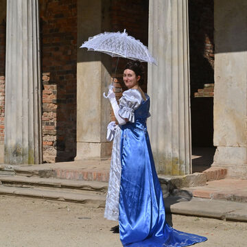 Herzogin von Dino vor dem Schloss, © Władysław Czulak / Urząd Miasta Zielona Góra